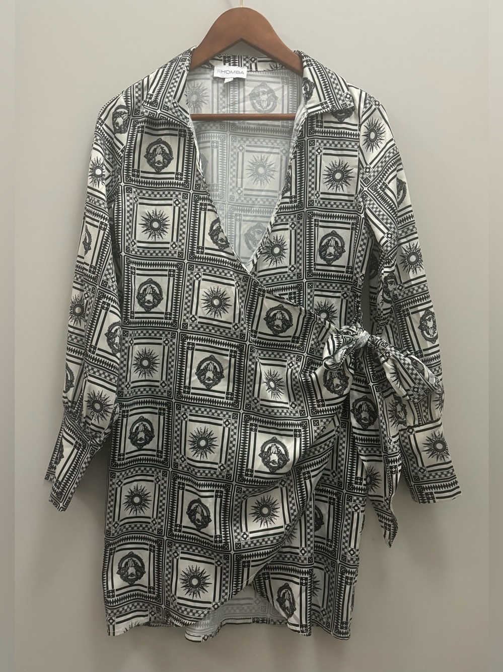 Boutique Designer 100% Viscose Printed Wrap Dress with Side Tie in Black & White